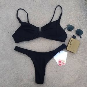 NWOT Black bikini set underwire